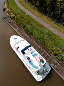 Sommer Hausboot Mittagessen auf Deck