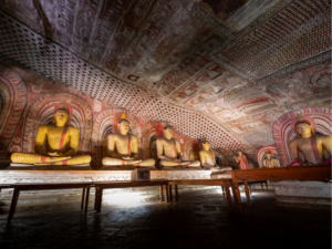 Sri Lanka Sehenswürdigkeiten und Highlights Dambulla sitzende Buddha Statuen